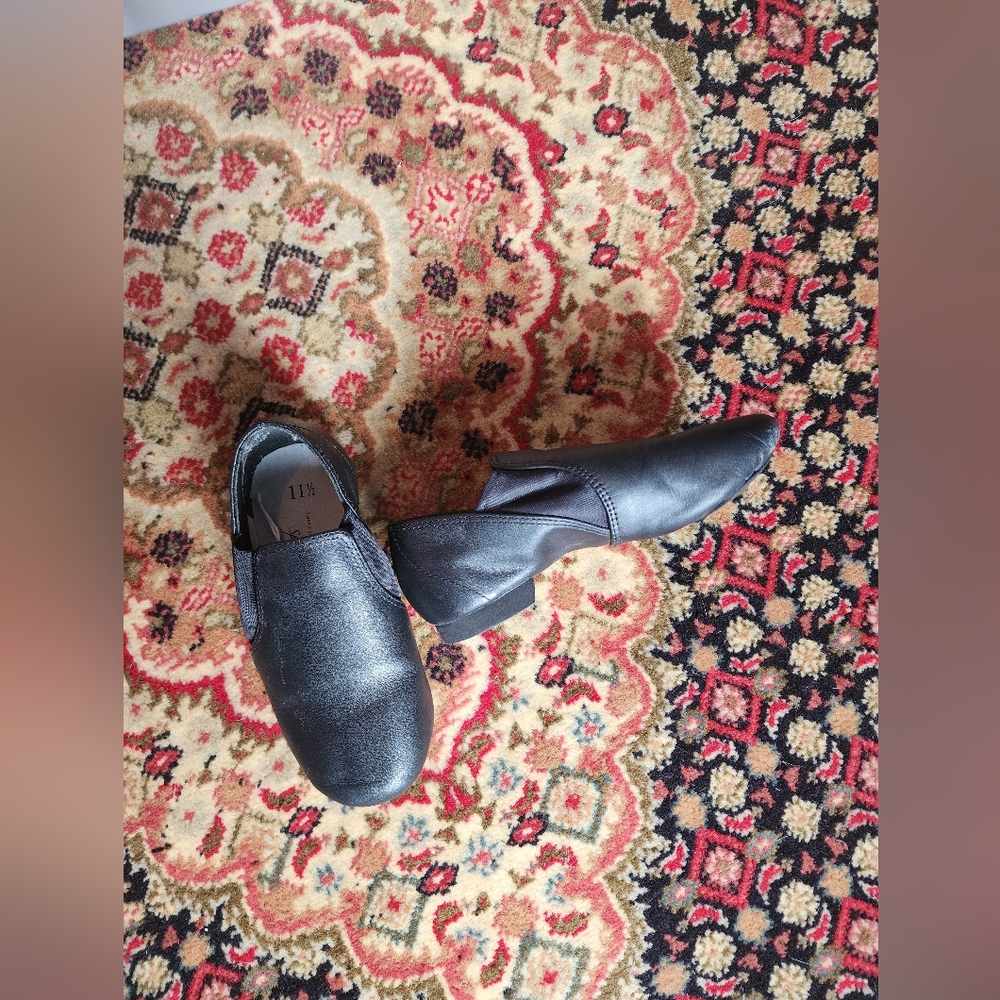 Girls leather jazz shoes (dance shoes)